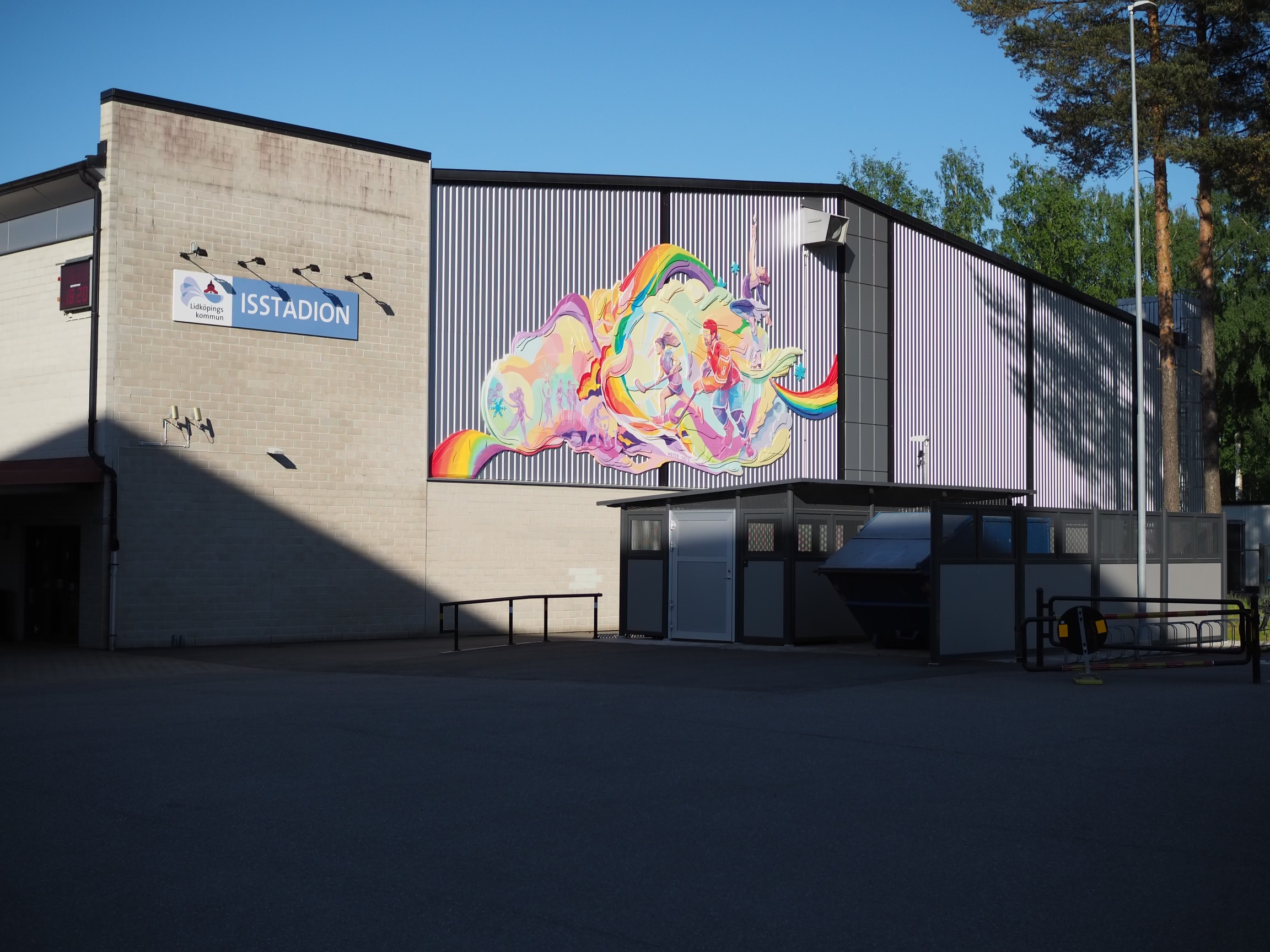 Muralmålning (2023) av Elina Metso, Isstadion